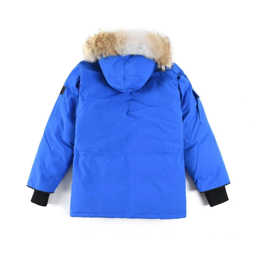 P780 with dust bag) Canada Goose Canada Goose #Expedition expedition parka classic down jacket ➖ Imported 21-count polyester-cotton blended original fabric [last year’s 16-count/18-count hard fabrics have been completely eliminated, this year all use 21-count genuine synchronized fabrics, the soft mid-band feels delicate and textured], genuine synchronized Feather-Light 10D waterproof coated fabric, made of 84.5% polyester fiber and 15.5% cotton, 100% the best feel in the entire network! ➖ The genuine official website is synchronized with the national standard 80 white duck down, you can check the official website customer service, there will never be a series of misleading claims such as 90 down or goose down! ➖ Using the best nylon lining with double double-layer sealing design, velvet-proof No. 7 needle + grid-filled down ready-made garments, there is 100% no so-called velvet running! ➖ The cuffs are designed with thickened seamless threads, and the collar and pockets are lined with top-quality polar fleece to keep you warm and comfortable! ➖ Yoshida YKK provides original custom-made electroplated sliders. YKK two-way lockable zippers are tight and smooth and will not peel off paint! ➖ 3M composite guarantees that the Velcro is the same as the original, durable, and all accessories and hardware are custom-made! ➖ Imported BEHRINGER embroidery machine to customize the 10,000-needle embroidery logo, 98% of which can be reproduced to restore the original logo. You can check and compare on the official website! ➖ The fur collars are all made of large pieces of Western Canadian blue wolf hide, ensuring that each fur collar is 13-15cm wide! 08 models for men and women SIZE: XS S M L XL XXL